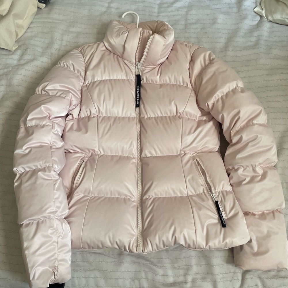 Aritzia Super Snug Super Puffer Jacket Liquid Shine in Mochi Pink Size S
